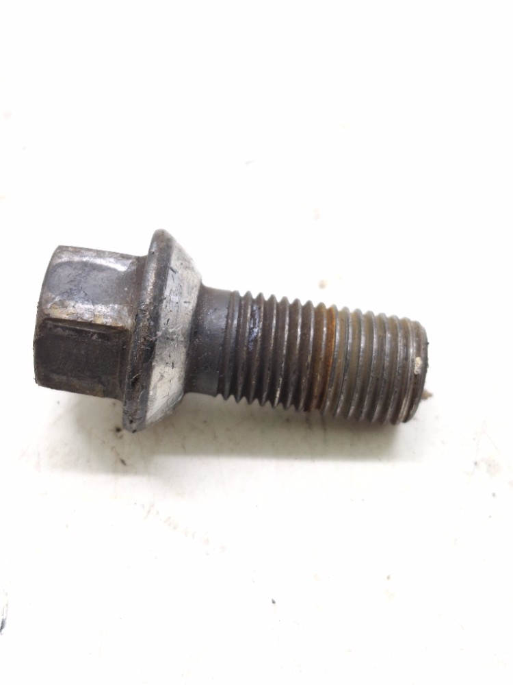 Parafuso Roda mercedes B200 1.6 2013 2014