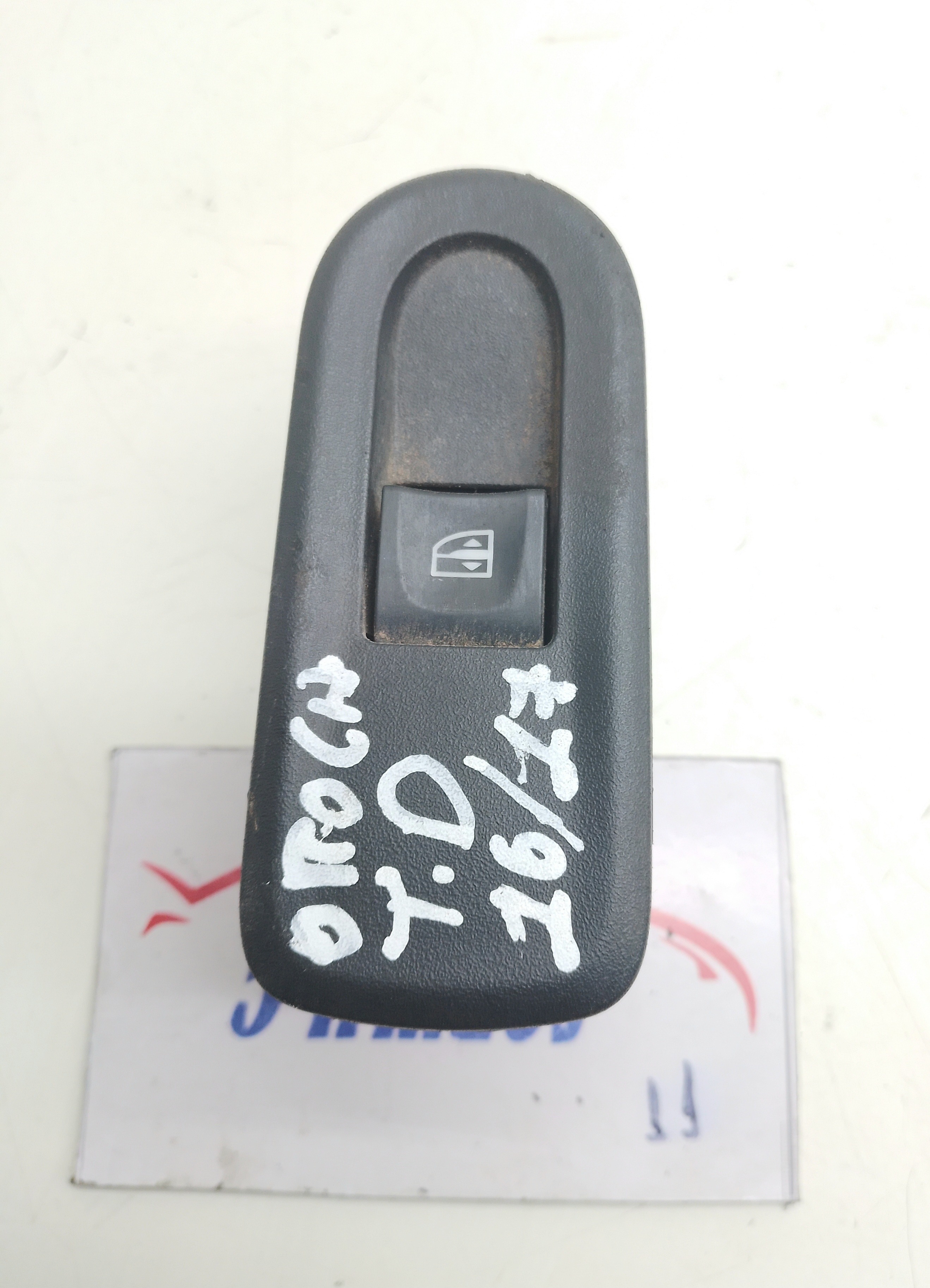 Botão Comando Vidro Traseiro Direito Renault Oroch 1.6 2016