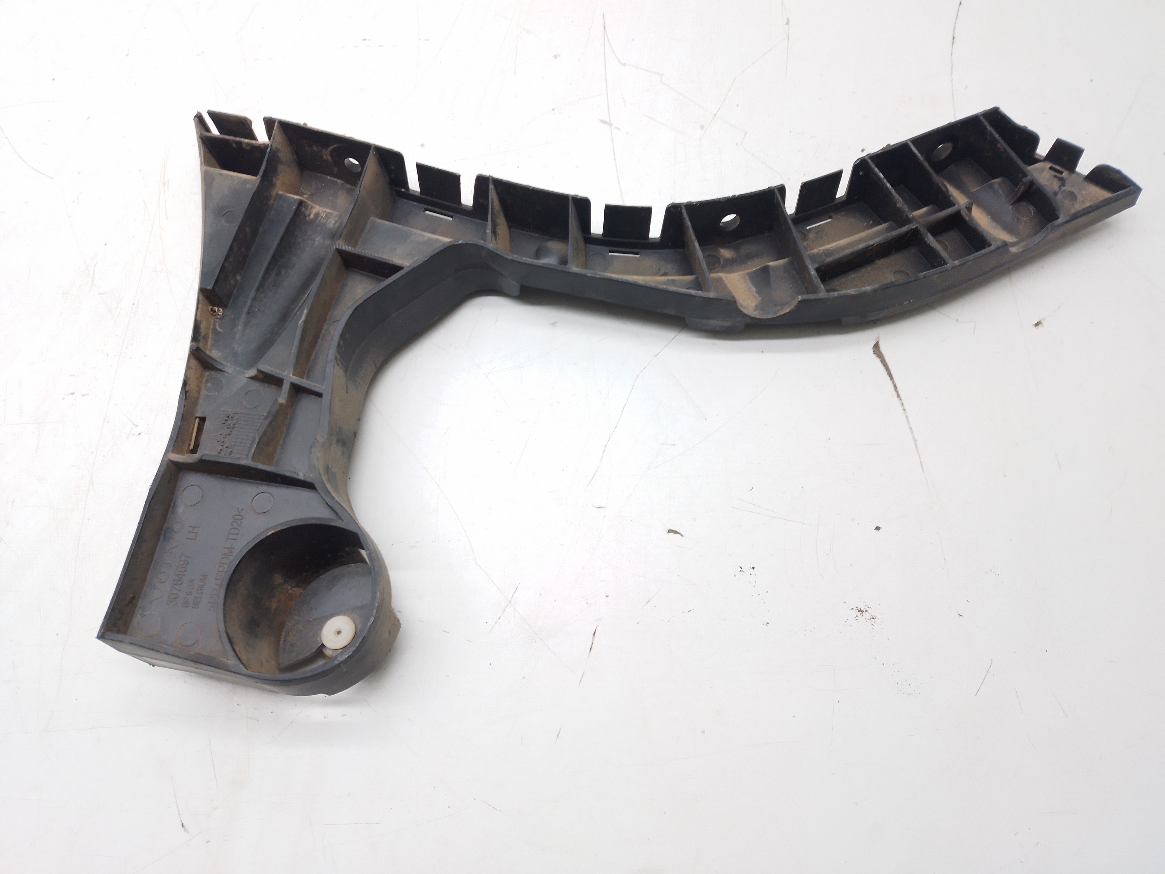 Guia Esquerda Parachoque Traseiro Volvo Xc60 2.0 2011