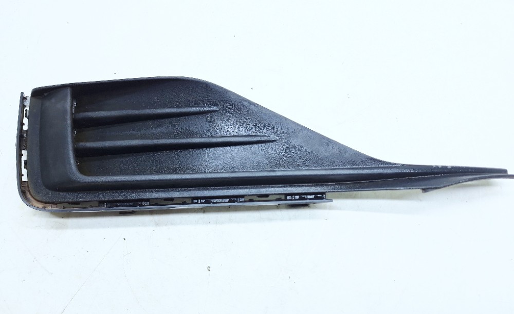 Acabamento Esquerdo Grade Dianteira Vw Jetta Gli 2.0 2020 Preto