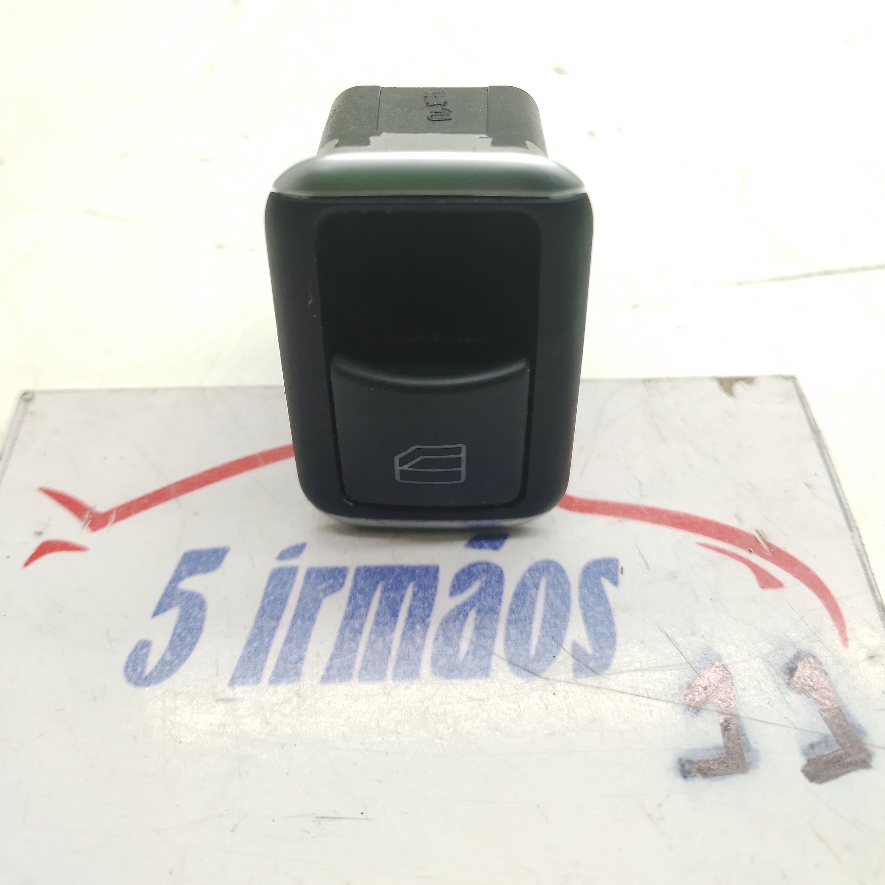 Botão Comando Vidro Dianteiro Direito Mercedes B200 1.6 2017