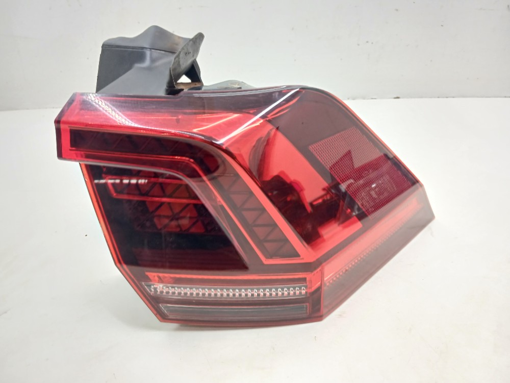 Lanterna Direita Vw Tiguan Tsi 2.0 2019 5na945208c Direito/passageiro Vermelho