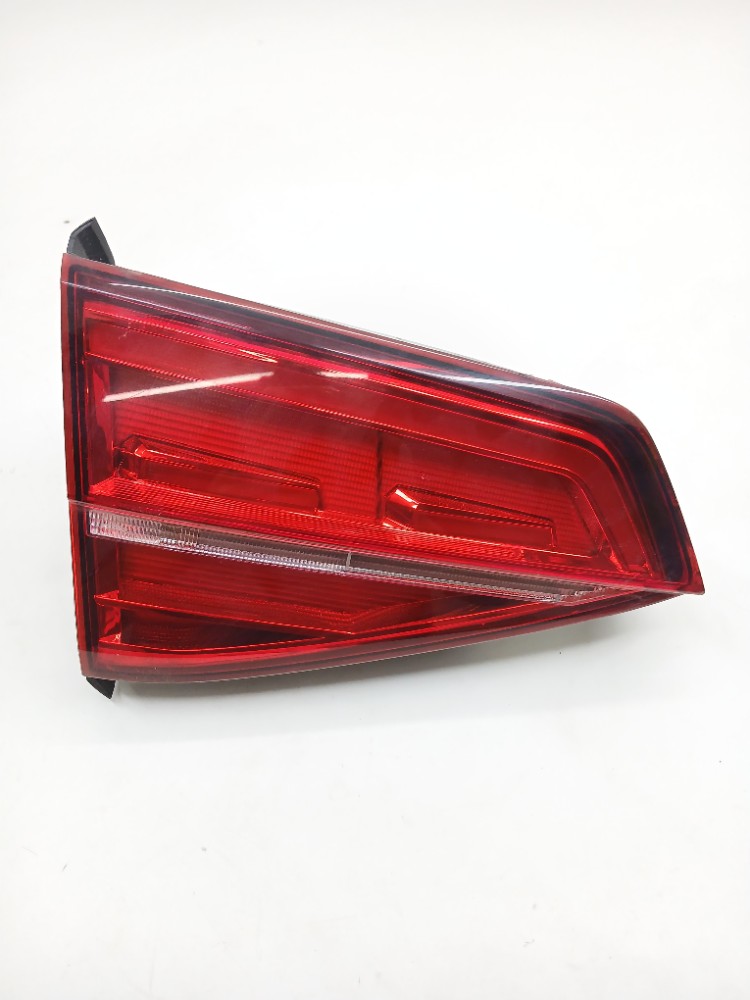 Lanterna Esquerda Tampa Traseira Vw Jetta 2.0 2017 5c6945307