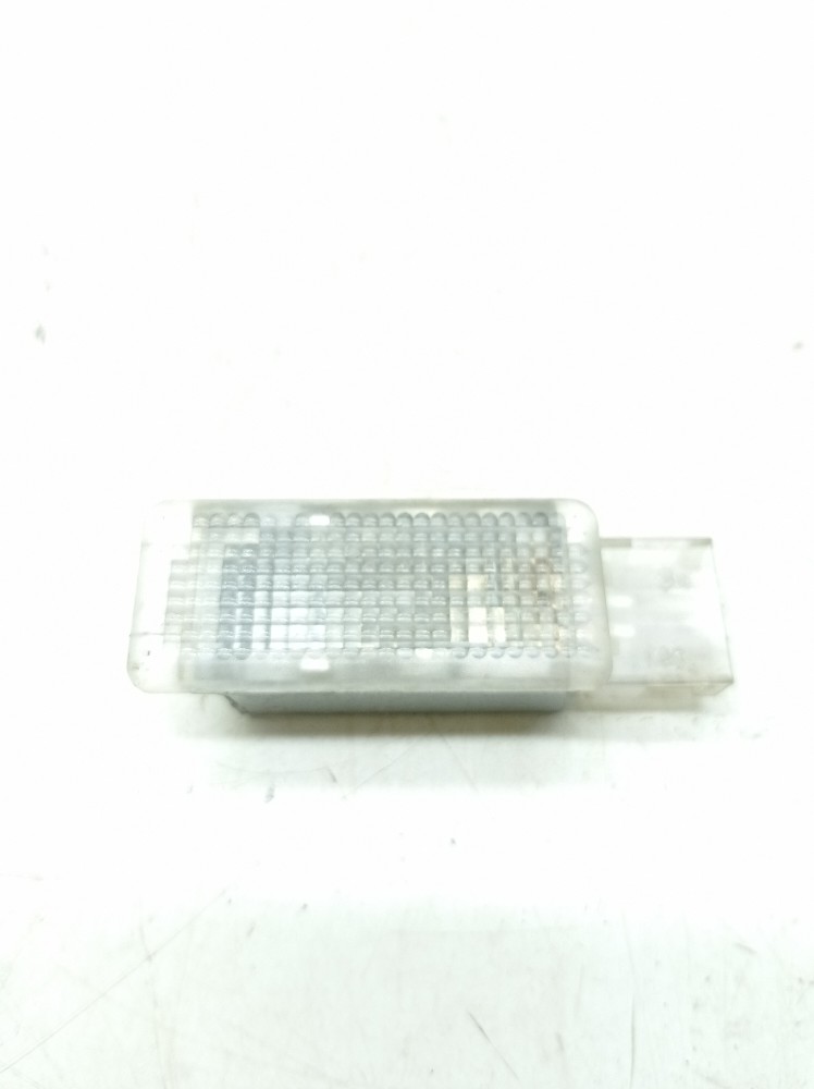 Luz Cortesia Tampa Traseira Vw Tiguan Tsi 2.0 2011 2012