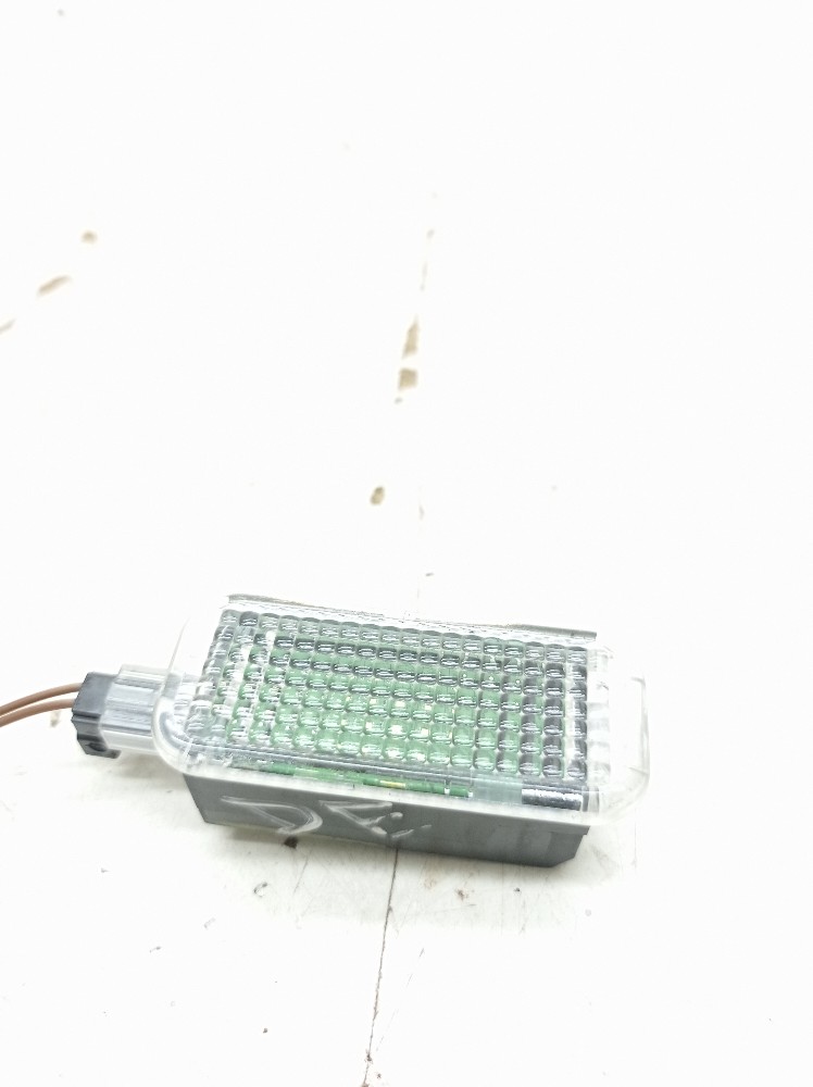 Luz Cortesia Porta Dianteira Esquerda Audi Q3 Tfsi 1.4 2018
