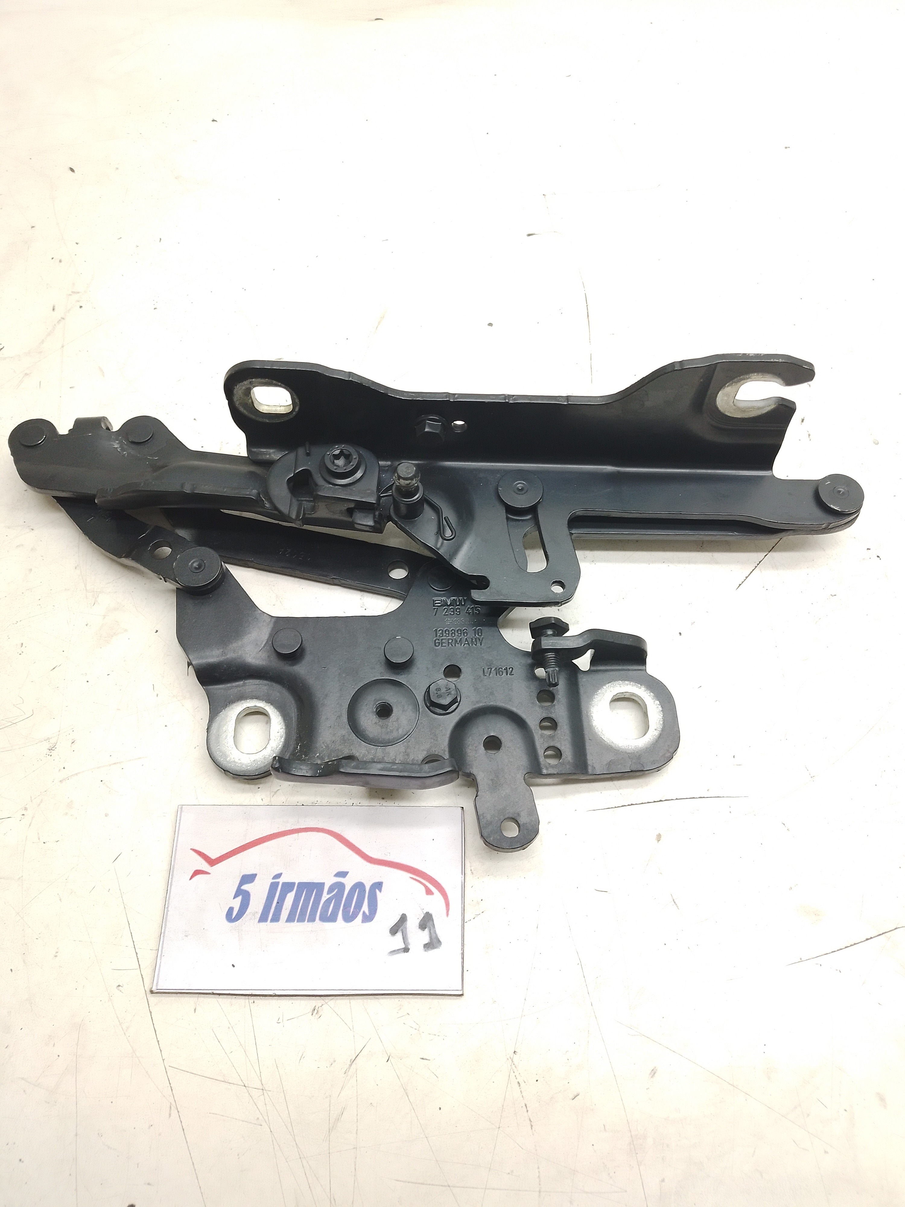 Dobradiça Direita Capô Bmw 125i 2.0 2013 Nº7239415