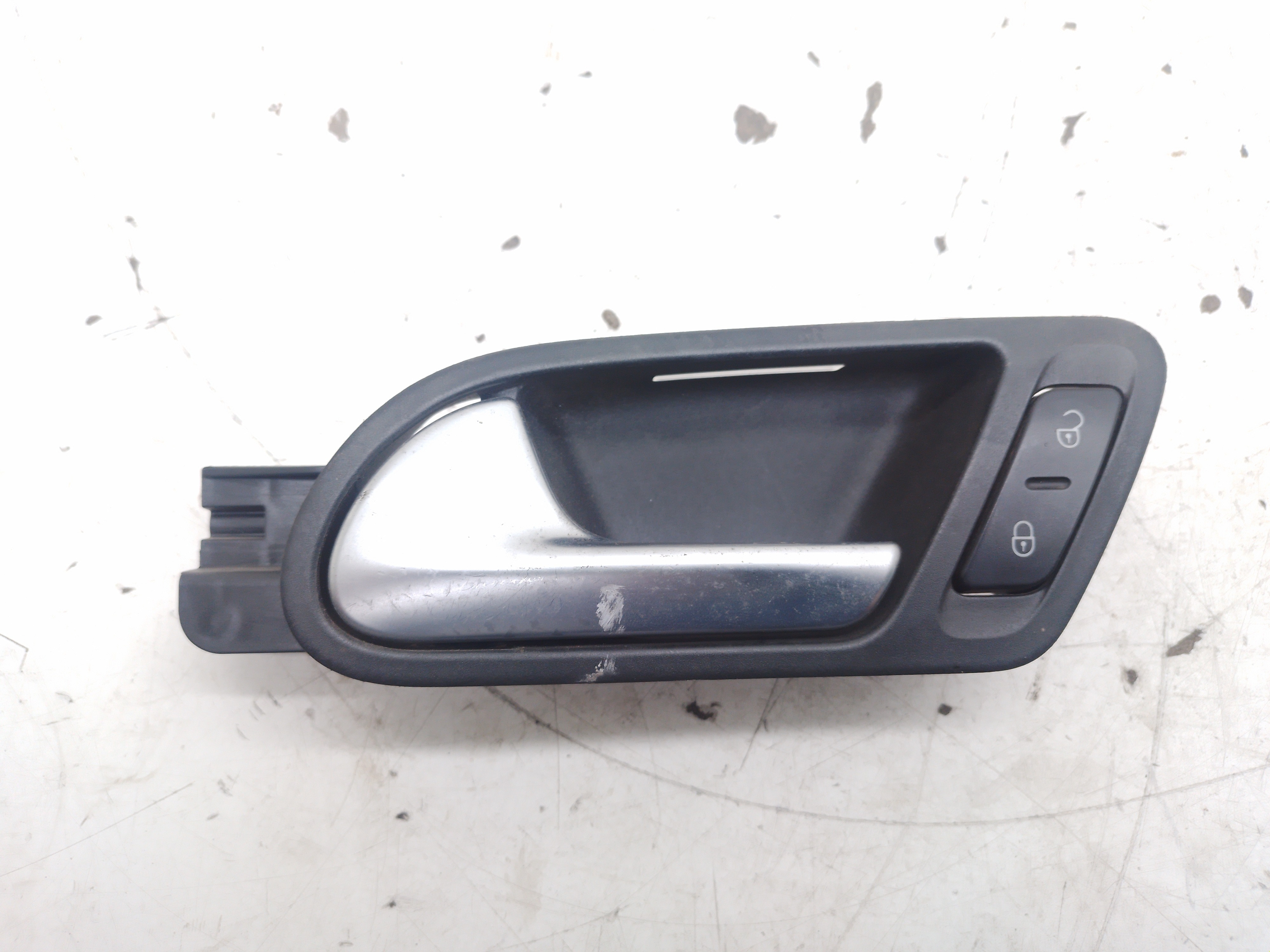 Maçaneta Interna Dianteira Direita Vw Tiguan Tsi 2.0 2011  Preto
