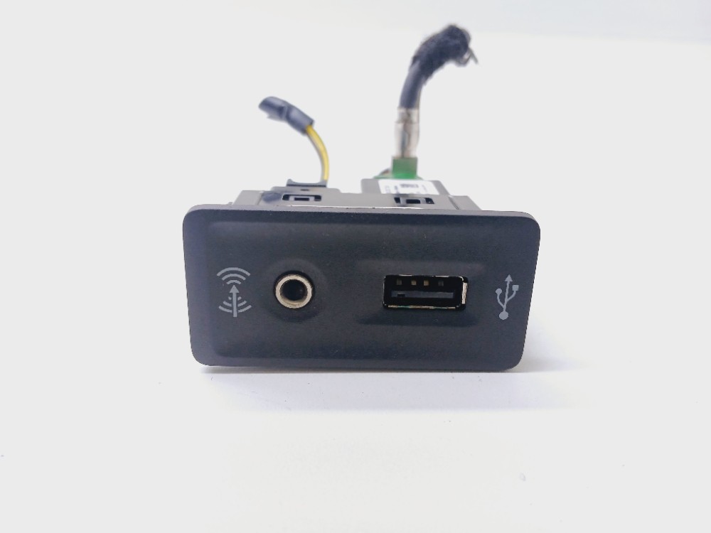 Entrada Usb Auxiliar Vw Jetta 2.0 Tsi 2016 2017 5g0035222e