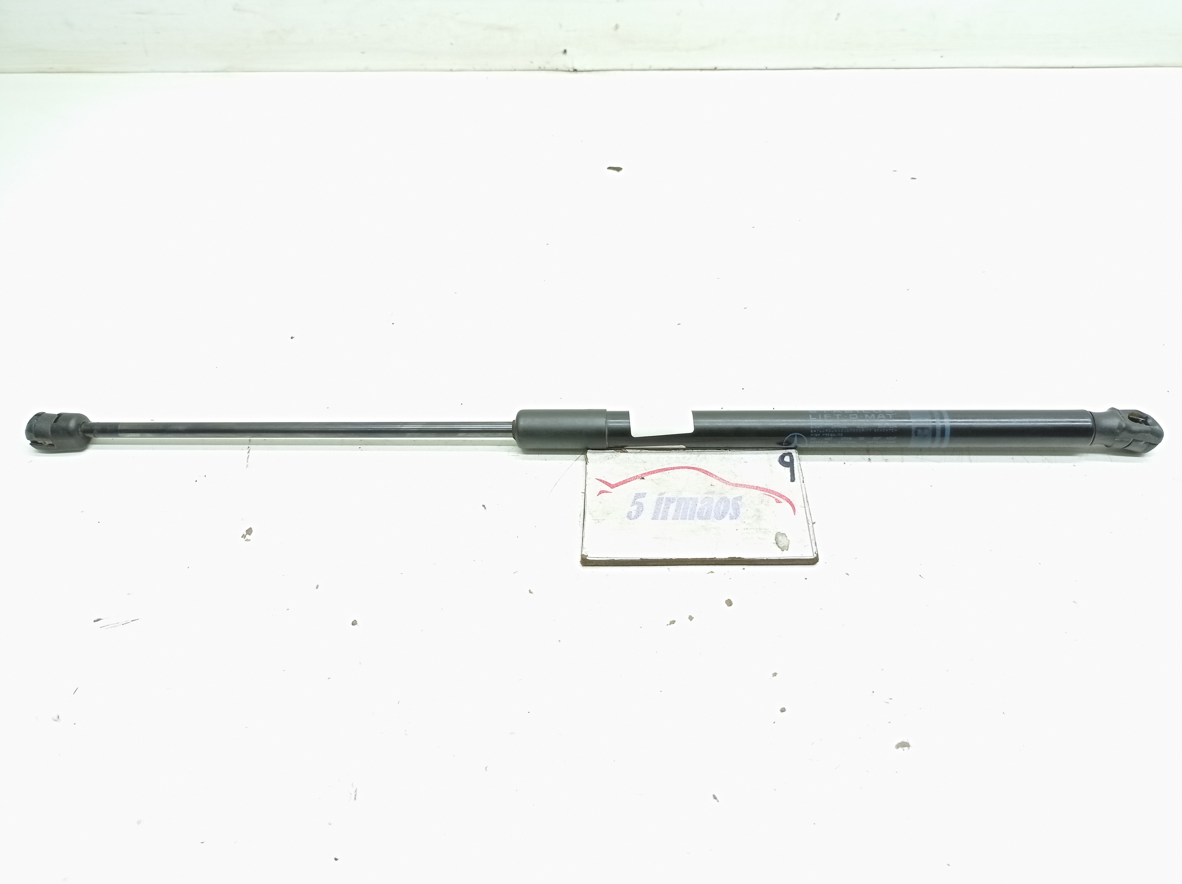 Amortecedor Tampa Traseira Mercedes A250 2.0 2015 / 2016