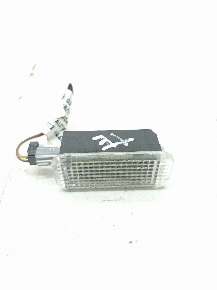 Luz Cortesia Porta Traseira Esquerda Audi Q3 Tfsi 1.4 2018