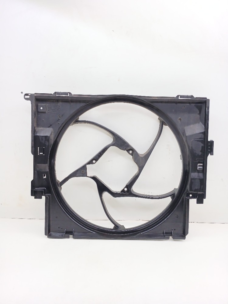Defletor Ventoinha Radiador Bmw 320i 2.0 2016 2017 8641963
