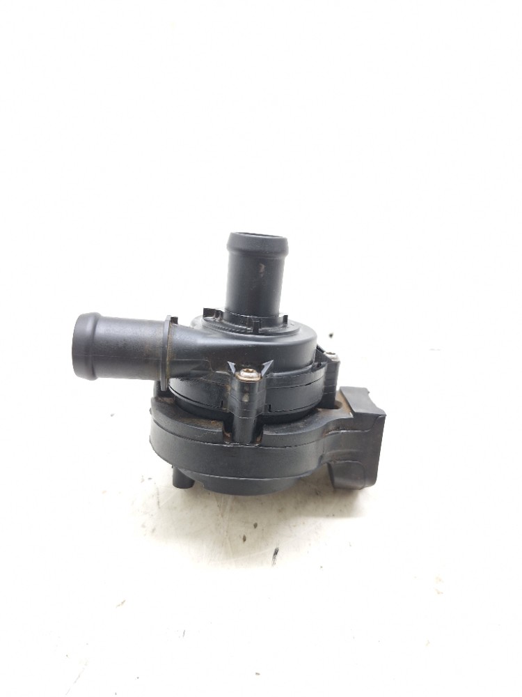 Bomba agua auxiliar Vw Jetta Gli 2.0 2020 2021 5q0965567b