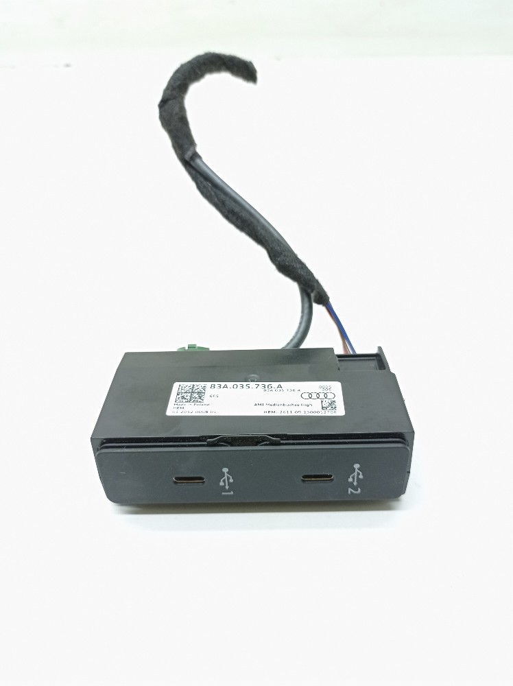 Entrada Auxiliar Usb Audi Q3 Sportback 2.0 2024 83a035736a