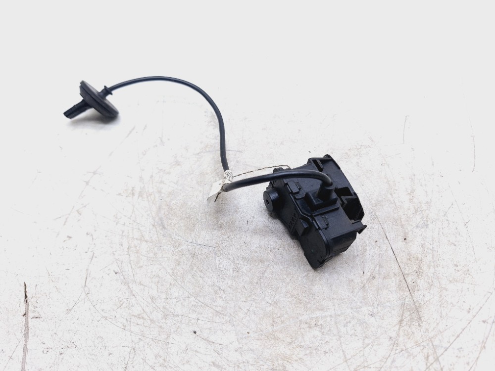 Motor Trava Portinhola Vw Jetta Tsi 1.4 2016 5c6810773h