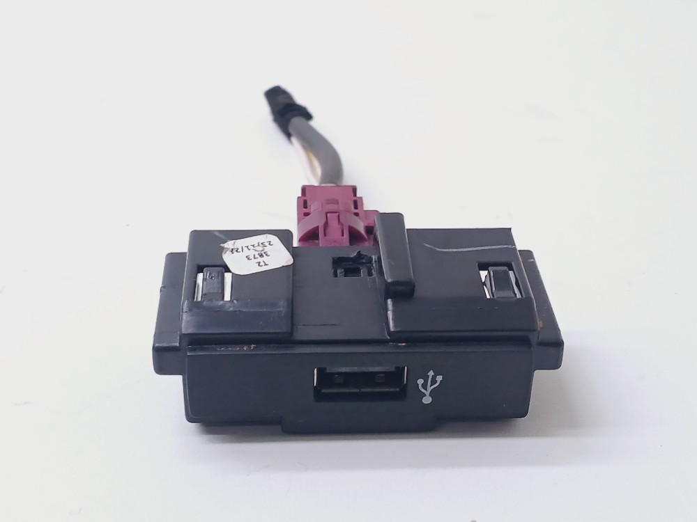Entrada Auxiliar Usb Vw Tcross Tsi 1.4 2021 2022