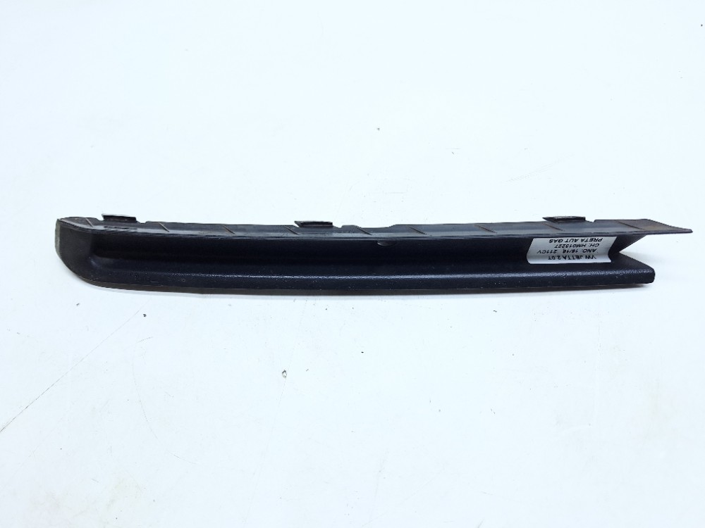 Acabamento Parachoque Direito Vw Jetta 2.0 2016 5c6807234a