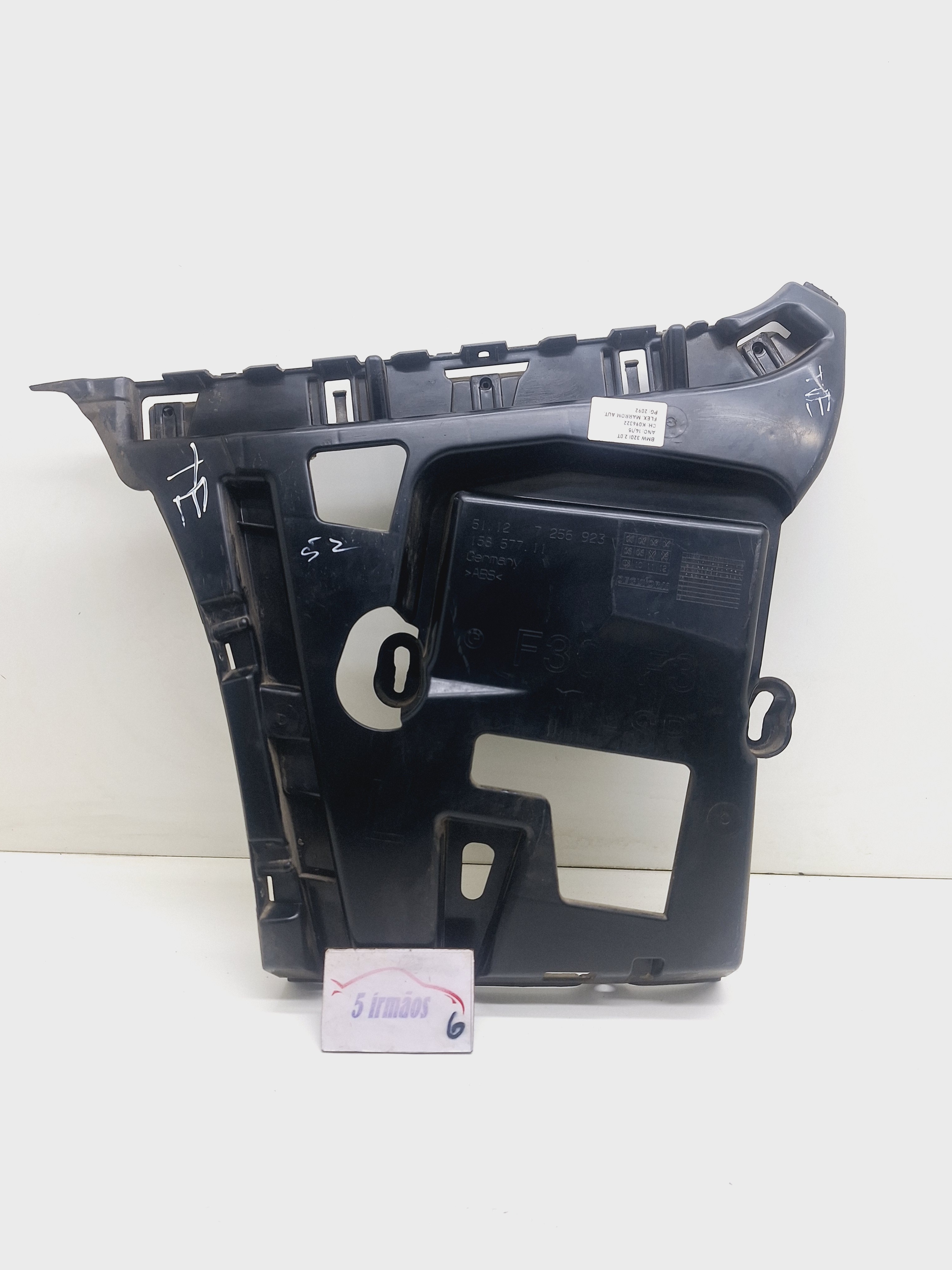 Guia Esquerdo Parachoque Traseiro Bmw 320i 2.0 Turbo 2015