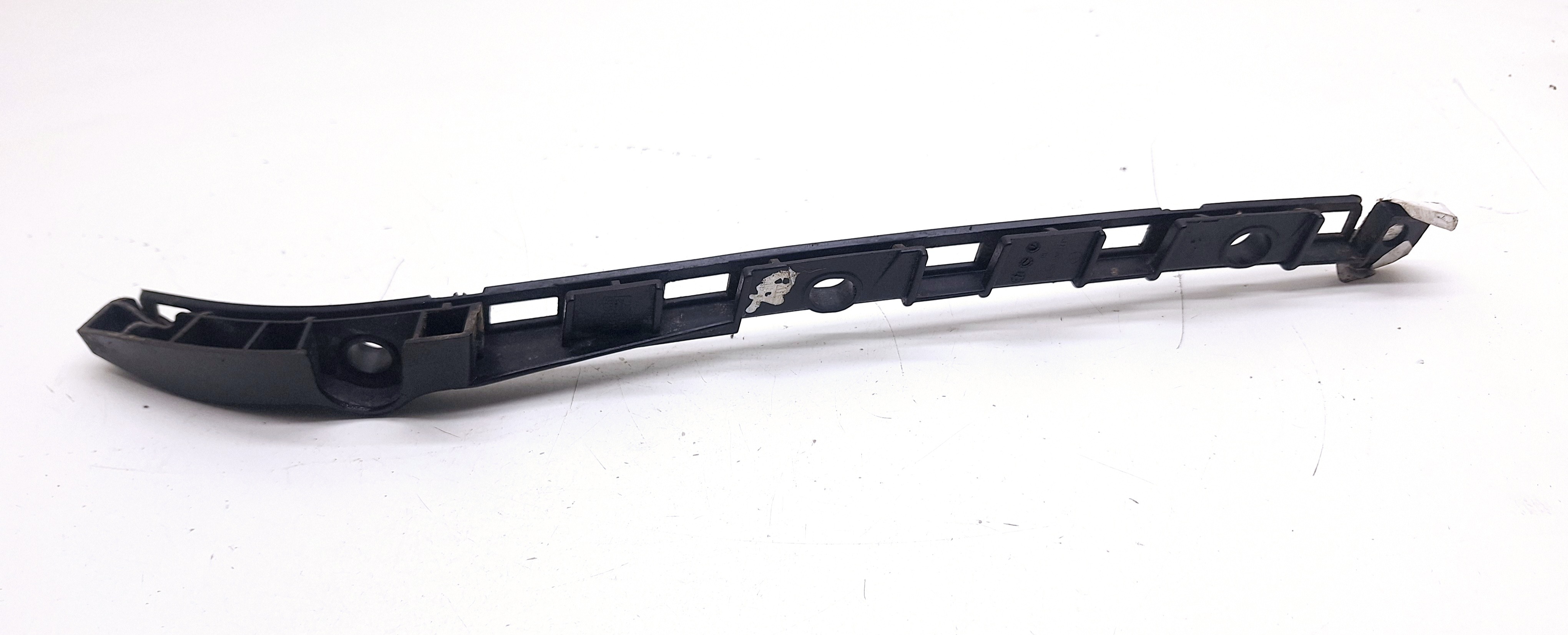 Guia Parachoque Traseiro Direito Mercedes Cla200 1.6 2015