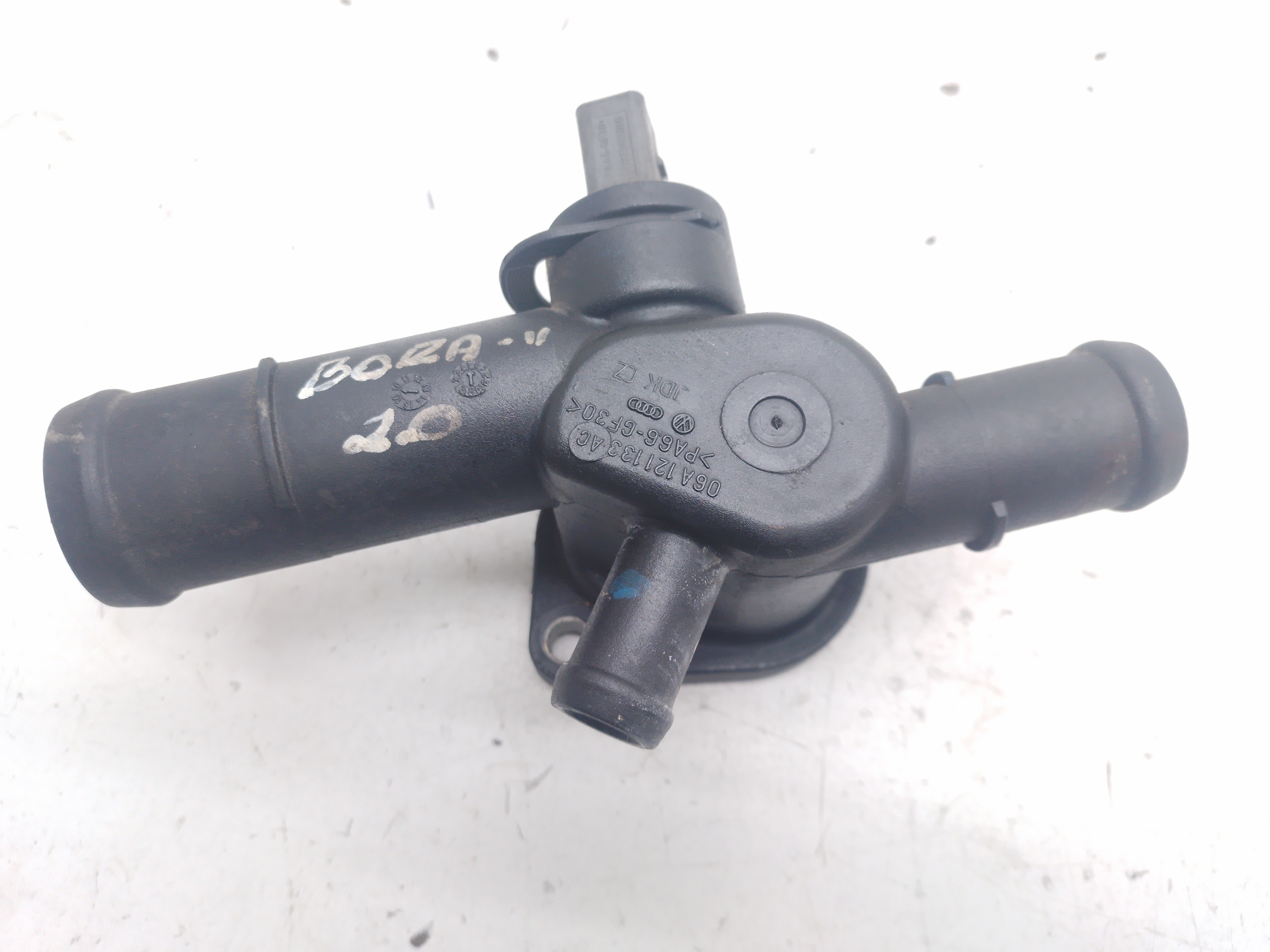 Flange Válvula Termostatica W Bora 2010 2011 06a121133ac