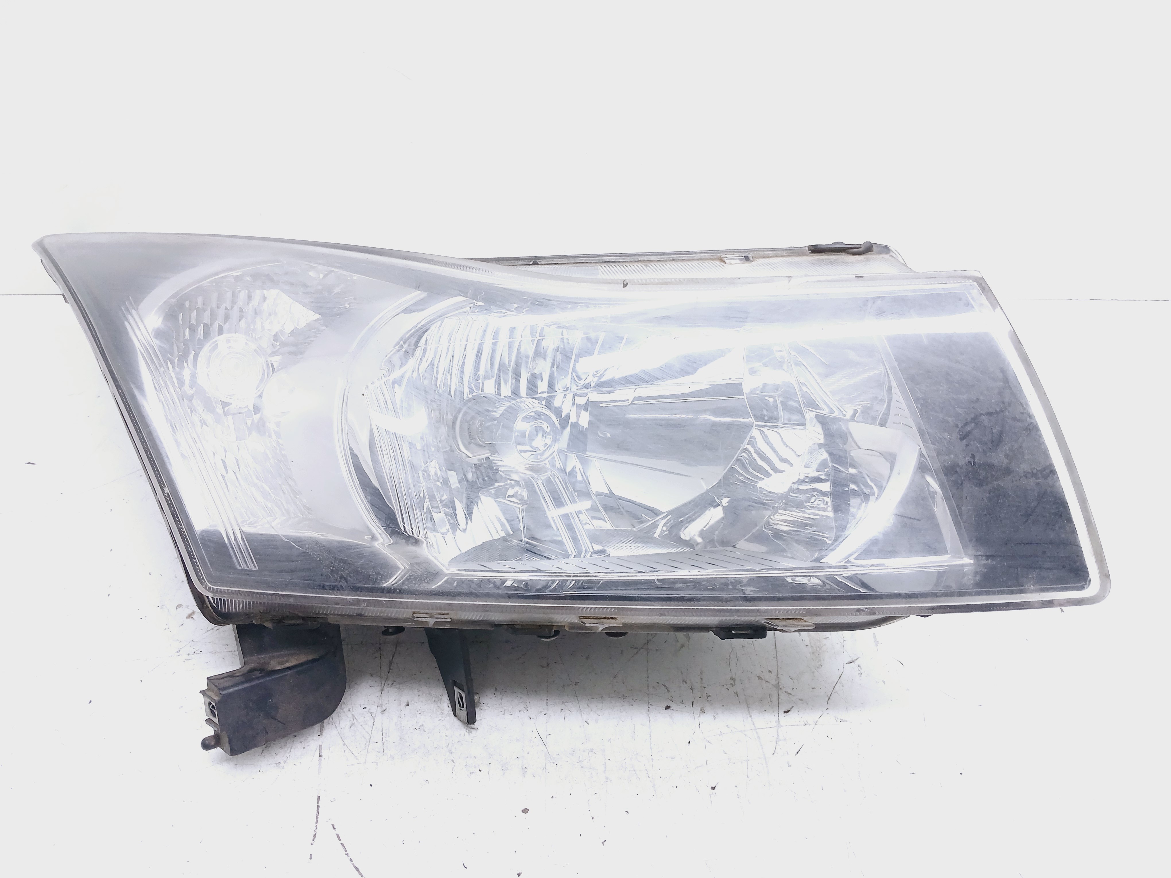 Farol Direito Chevrolet Cruze 1.8 2011 2012  Direito