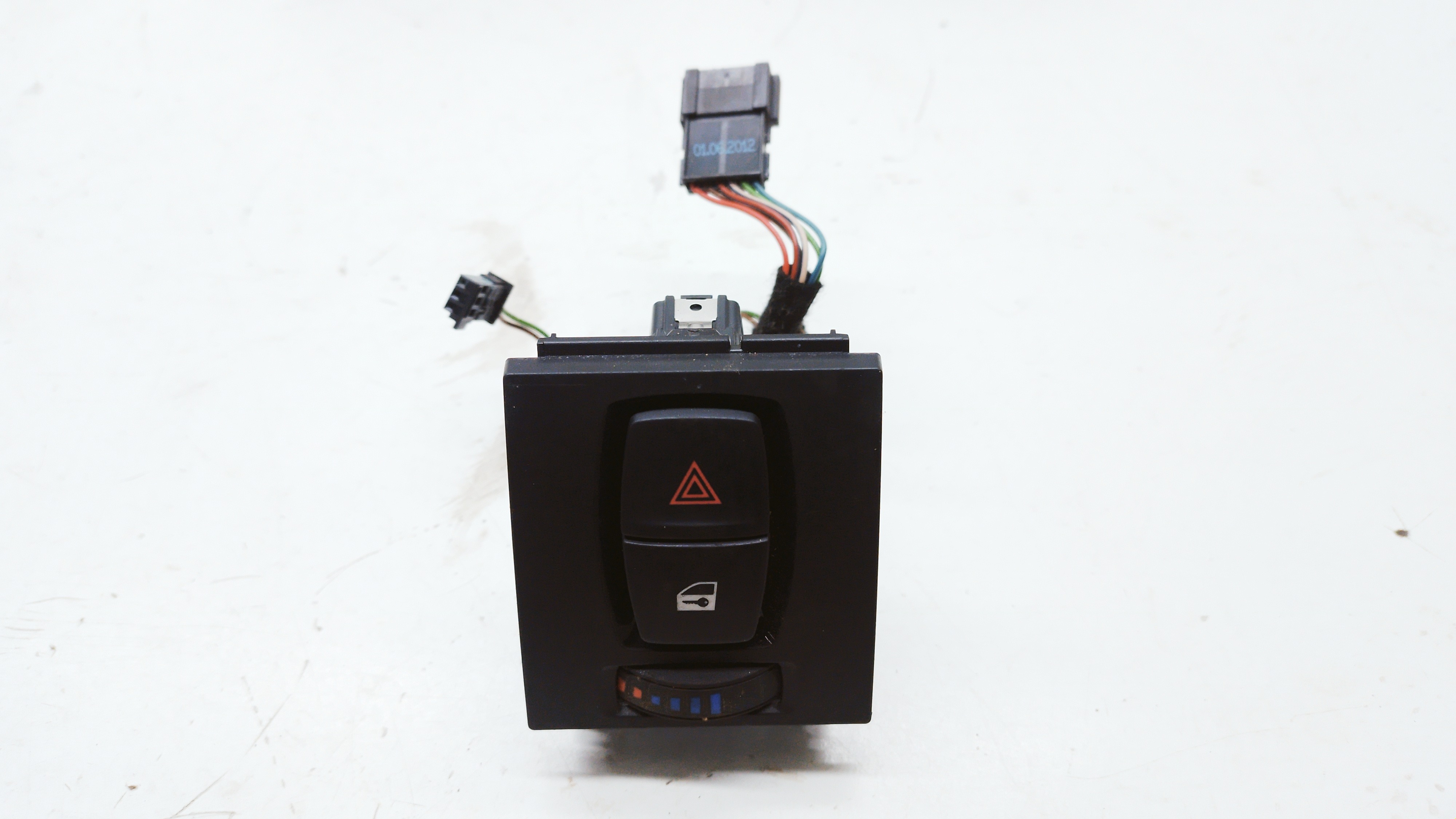 Botão Pisca Alerta/ Trava Porta Bmw 320 2014 N923178603 Preto