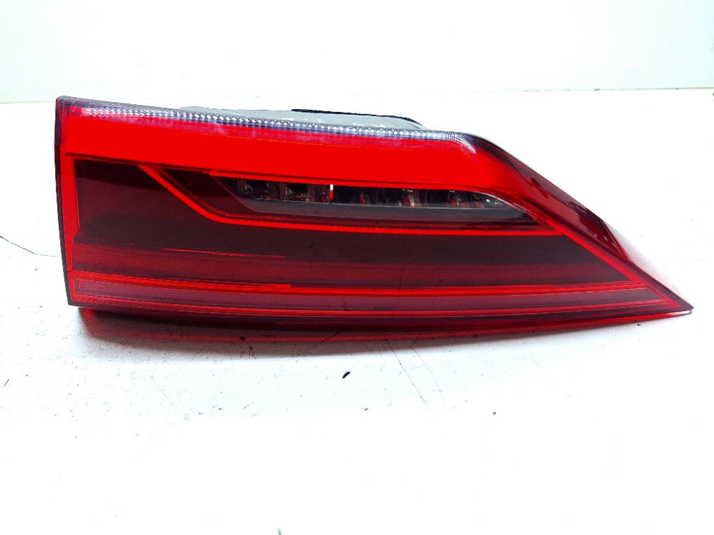 Lanterna Direita Tampa Audi Q3rs 2.5 2022 83a945094