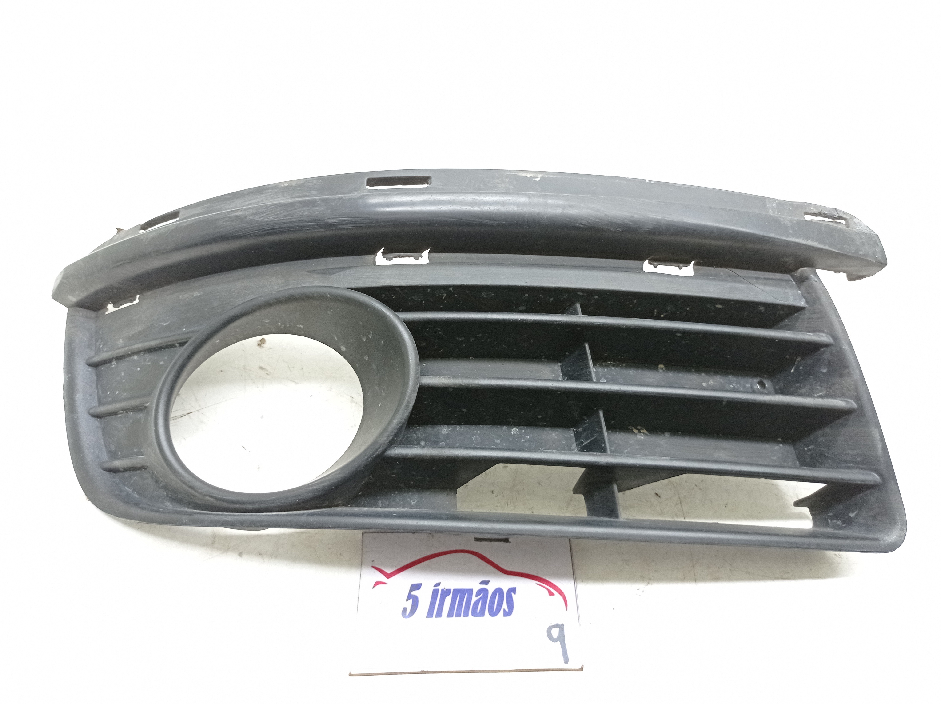 Grade Dianteira Direita Farol Milha Vw Jetta 2.5 2009 / 2010 Direito