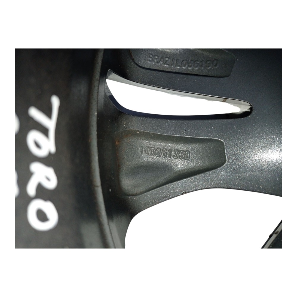 RODA FIAT TORO 2.0 TURBO AUT 2022 ARO 17 5