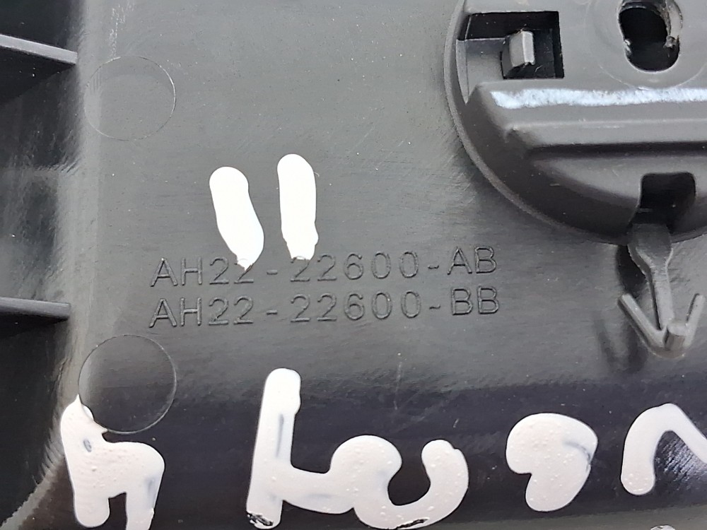 Macaneta Interna Tras Direita Land Rover Discovery 4 2011 – Cromado – Traseira 7