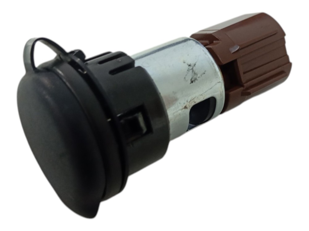 Tomada Energia 12v Chevrolet Tracker Lt 2025 4