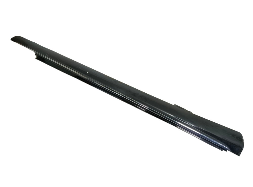Spoiler Lateral Direito Mercedes C180 2016 Preto
