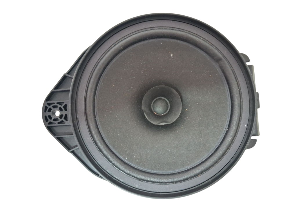 Alto Falante Porta Traseira Esquerda Chevrolet Tracker 2025 Preto