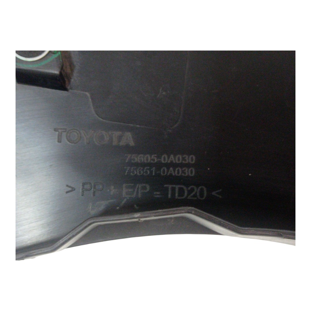 Aplique Lateral Traseiro Direito Toyota Corolla Cross 2024 9