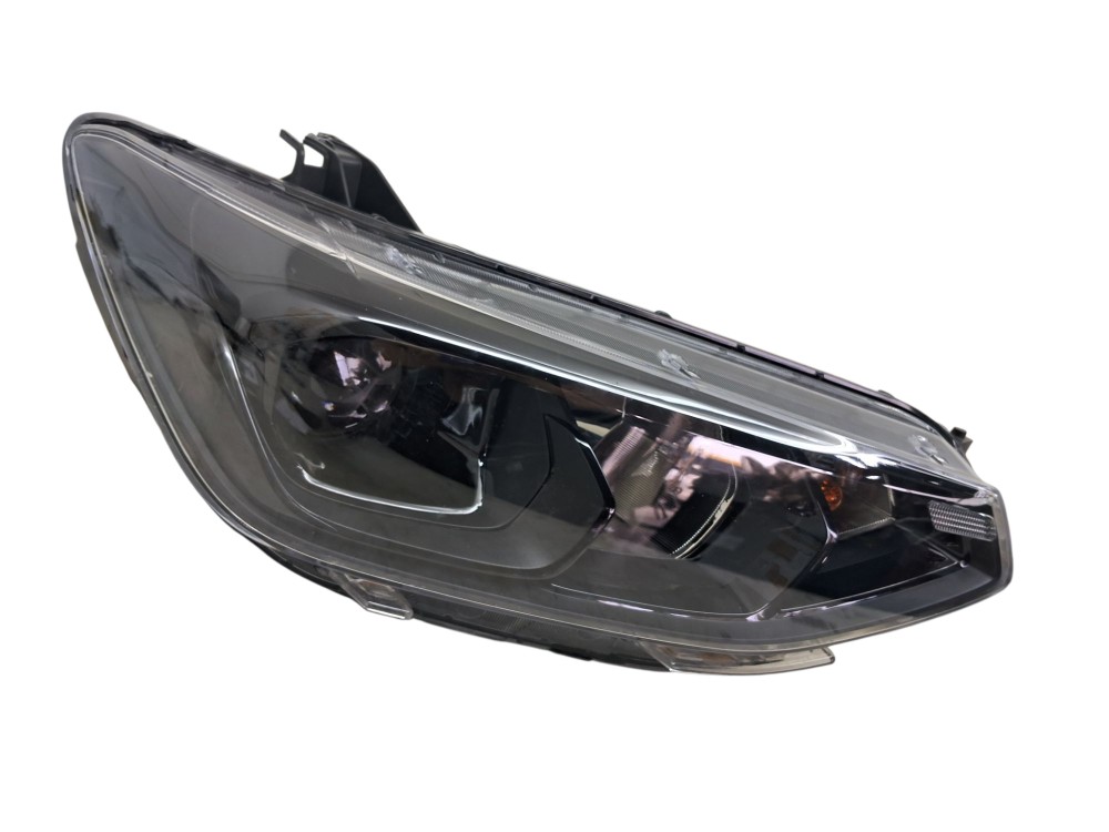 Farol Direito Led Chevrolet Tracker Midnight 2024 Direito/passageiro