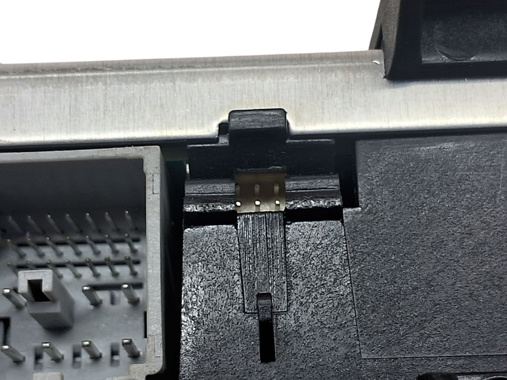 Modulo Interface Onstar Chevrolet Tracker 2024 7