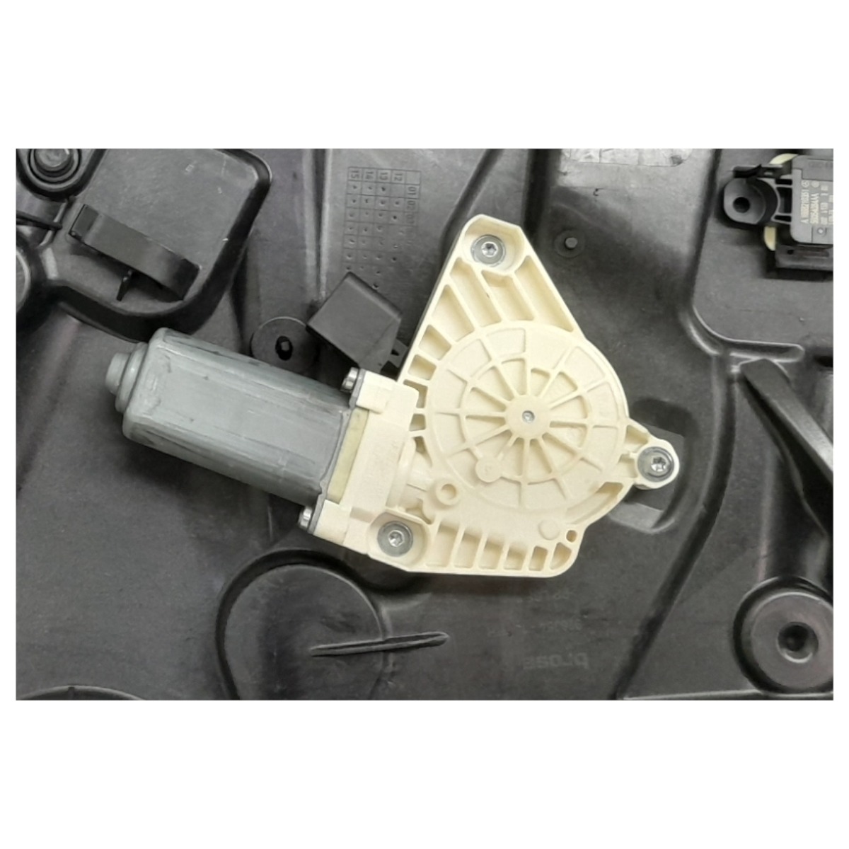 Máquina Vidro Dianteiro Direito Mercedes Cla 250 2015 6