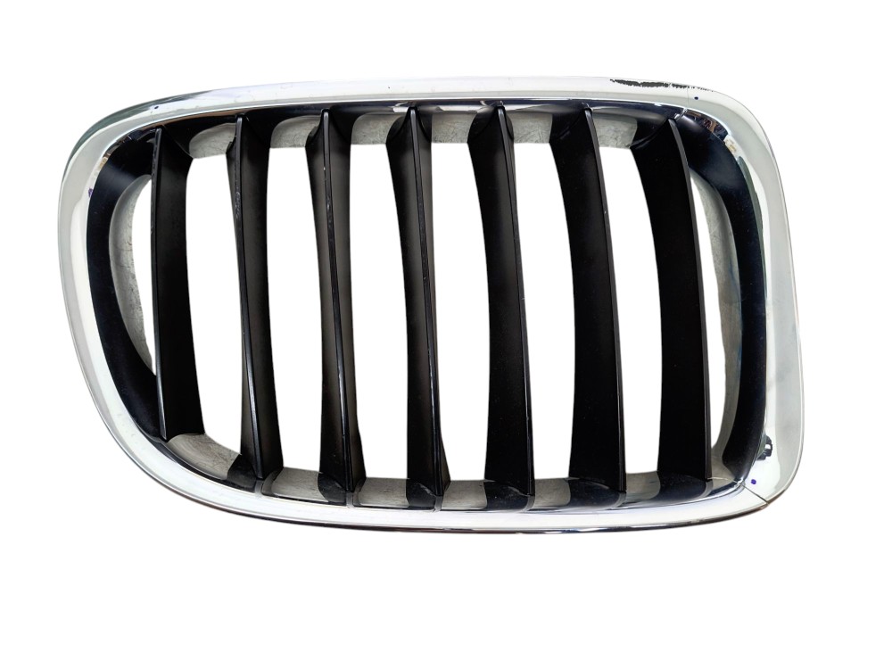 Grade Direita Parachoque Dianteiro Bmw X1 Sdrive18i N46 2012 Preto E Cromado