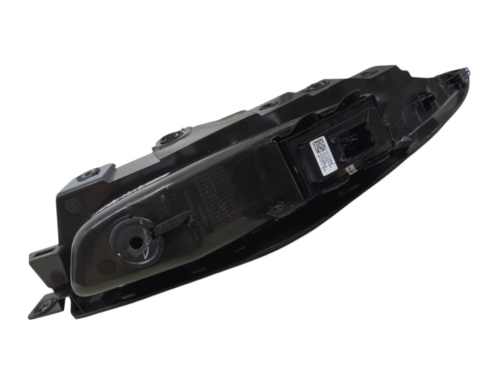 Botao Vidro Traseiro Direito Chevrolet Tracker Midnight 2024 4