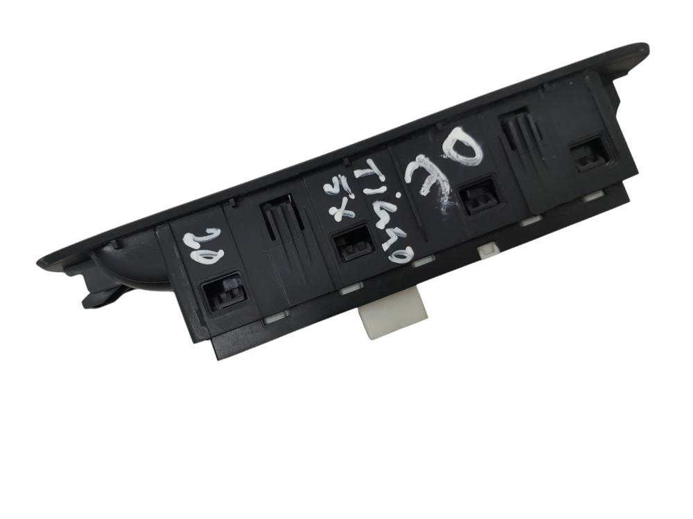 Botão Vidro Dianteiro Esquerdo Chery Tiggo 5x 1.5 16v 2020 2