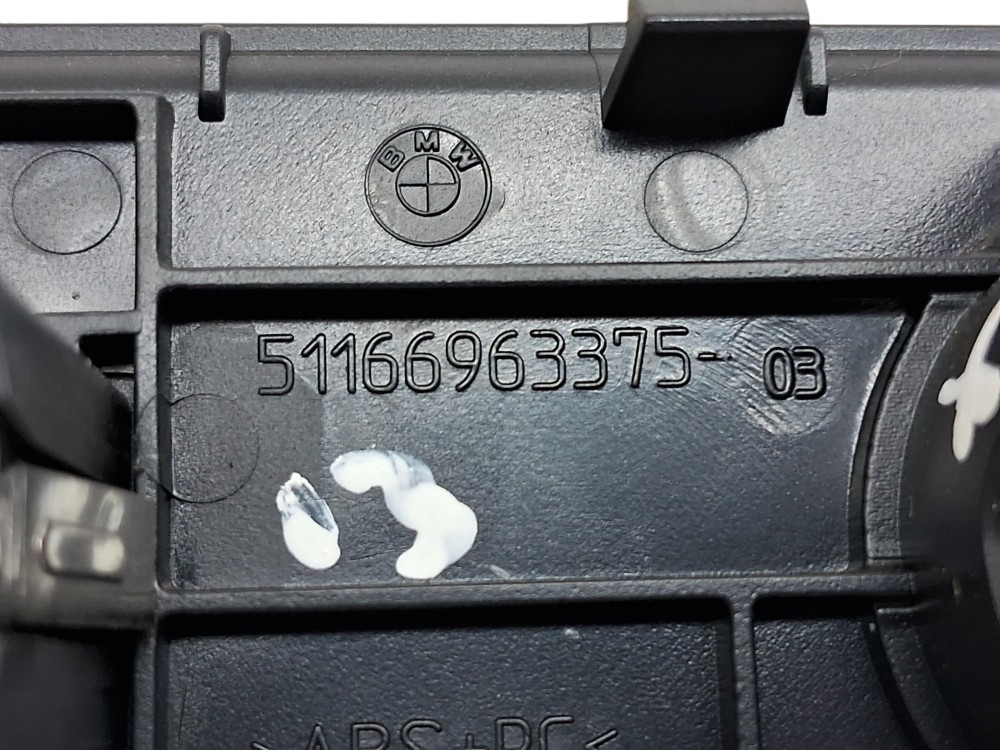 Moldura Tomada 12v Bmw X5 Xdrive50i 2013 Preto 8