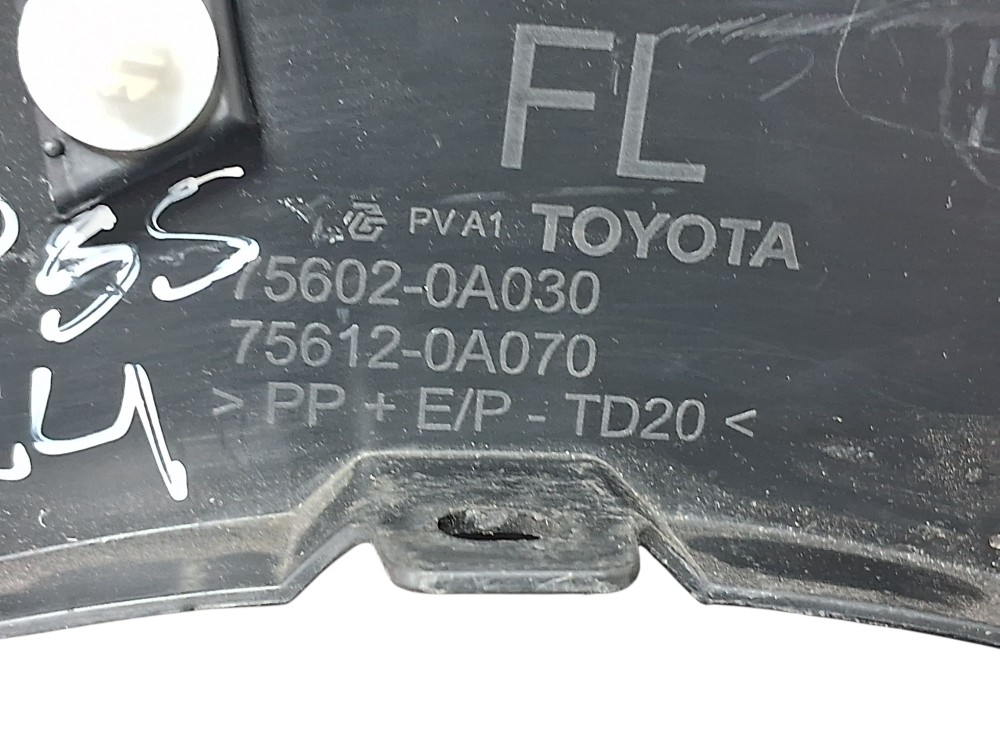 Aplique Dianteiro Esquerdo Toyota Corolla Cross 2024 Preto 5