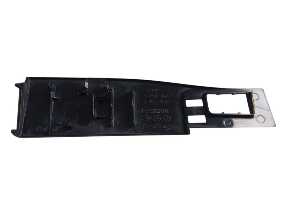 Acabamento Esquerdo Rack Nissan Kicks Sv 2017 A 2018 4