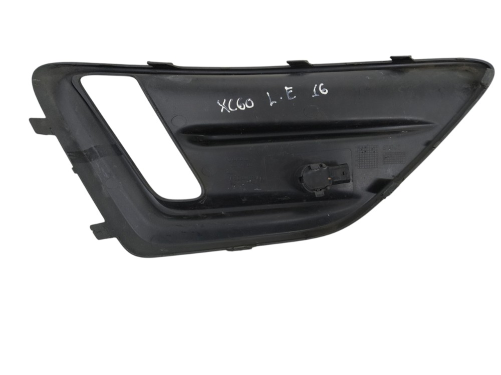 Moldura Farol Milha Esquerda Volvo Xc60 T5 R-design 2016 Cinza Esquerdo 2