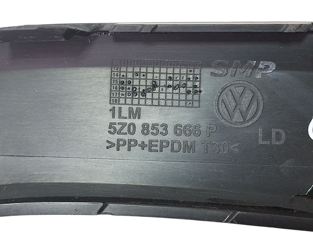Moldura Dir Parachoque Com Sensor Volkswagen Crossfox 2016 Preto 6