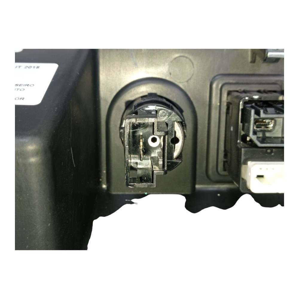 Moldura Central Console Nissan Kicks Sv 1.6 Flex Aut 2018 5