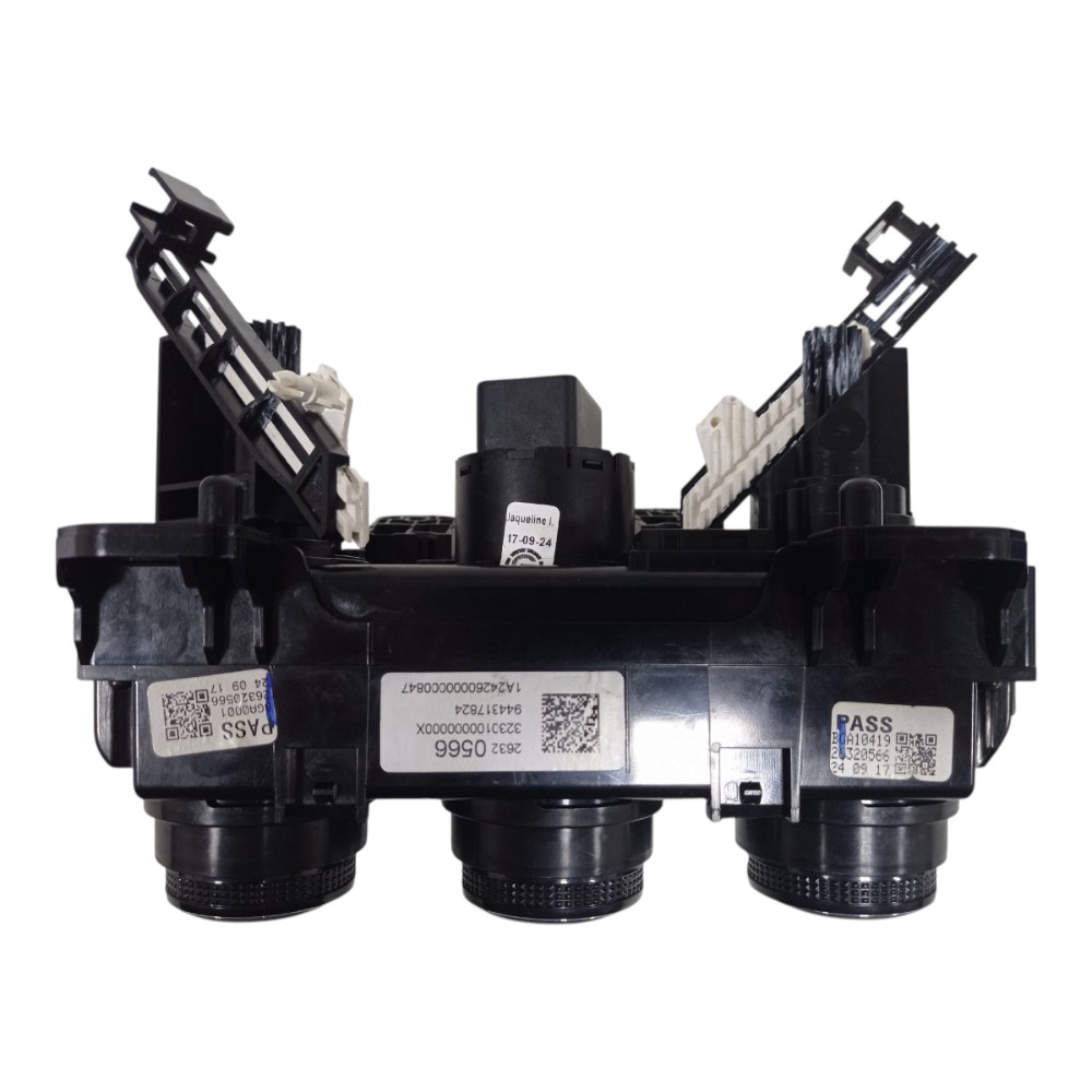 Controle Comando Ar Condicionado Chevrolet Tracker Lt 2025 3