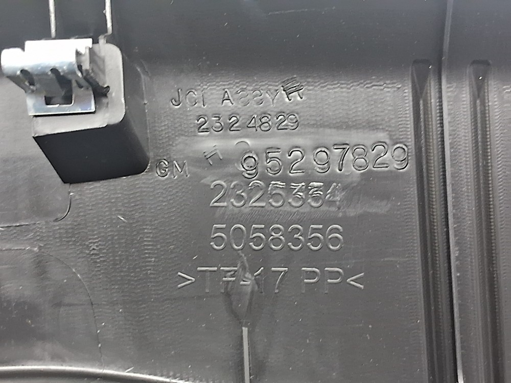 Acabamento Painel Traseiro Chevrolet Tracker Ltz 2015 7