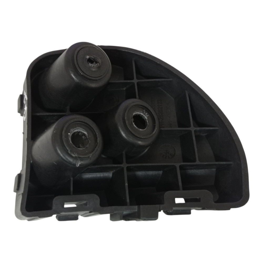 Guia Parachoque Traseiro Direito Chevrolet Tracker Lt 2025 3