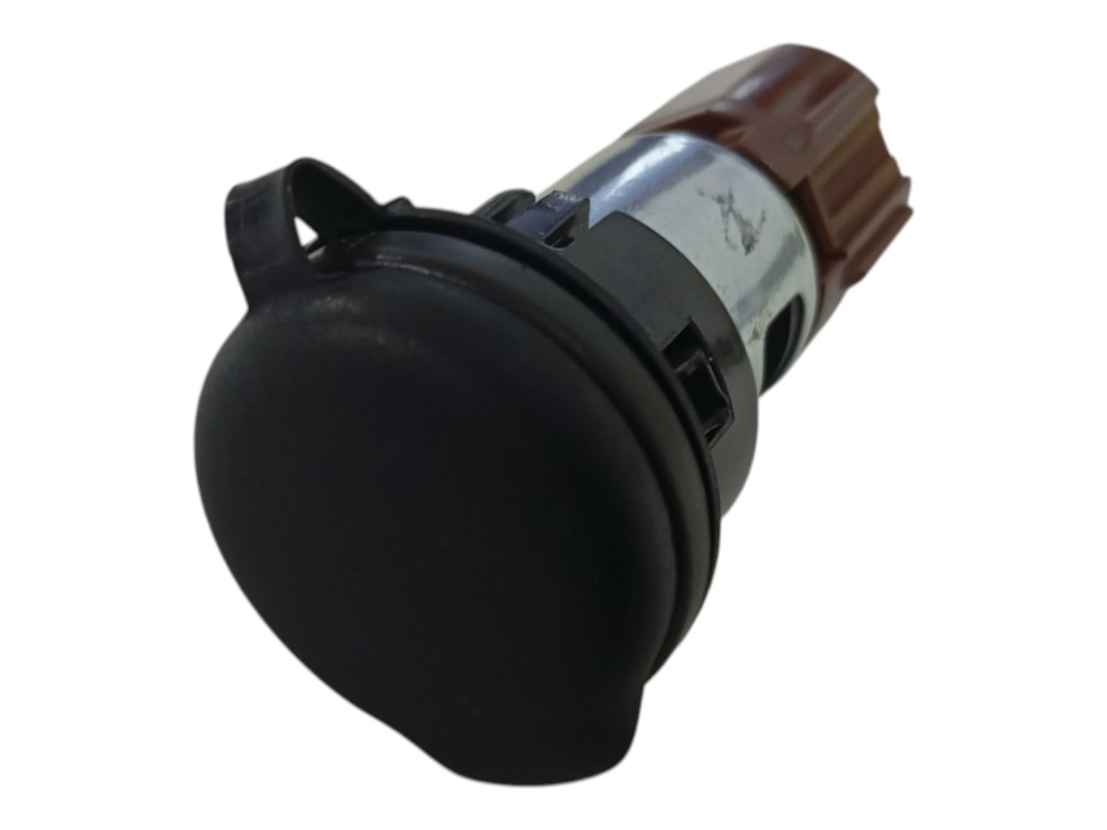 Tomada Energia 12v Chevrolet Tracker Lt 2025 3