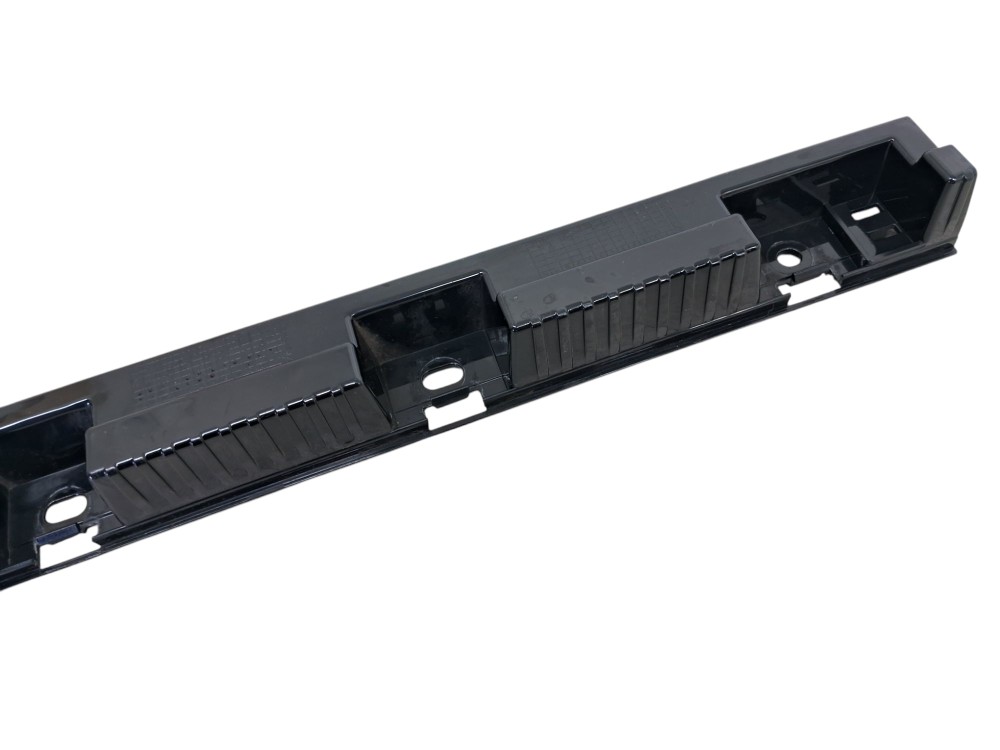 Guia Suporte Traseiro Esquerdo Spoiler Lateral Bmw X1 2012 4